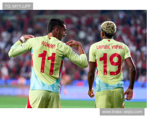 巴萨半场4-1领先贝蒂斯，费兰-托雷斯戴帽，巴德吉传射