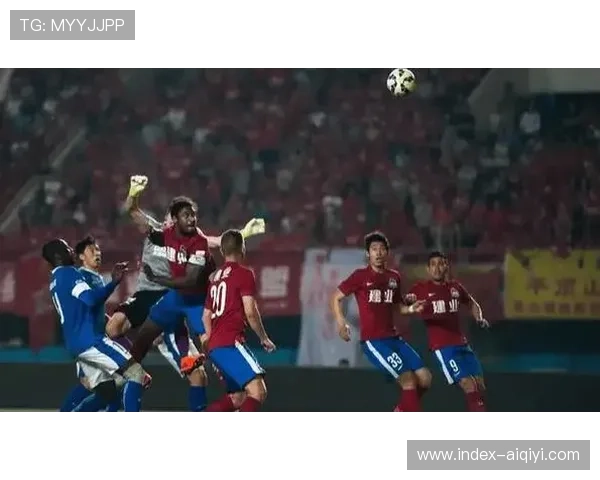 奥林匹克球场停电十分钟，罗马热那亚比赛一度中断